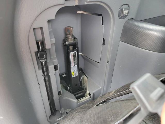 Photo of 2005 Silver Honda Pilot