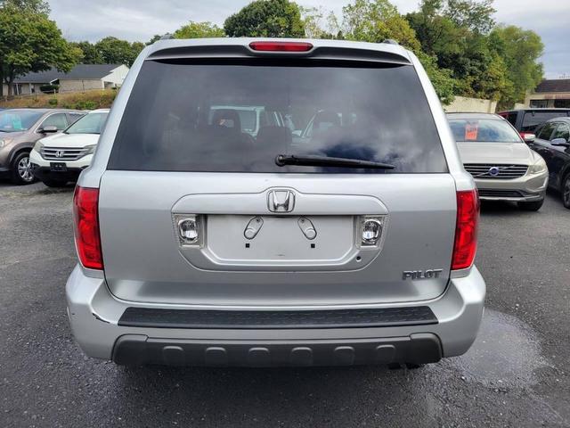 Photo of 2005 Silver Honda Pilot
