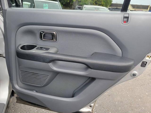 Photo of 2005 Silver Honda Pilot