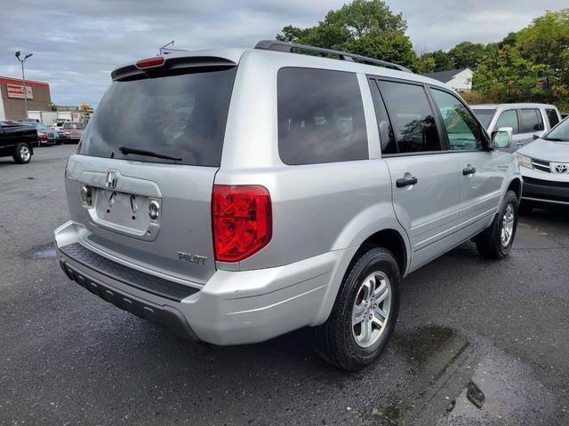 Photo of 2005 Silver Honda Pilot