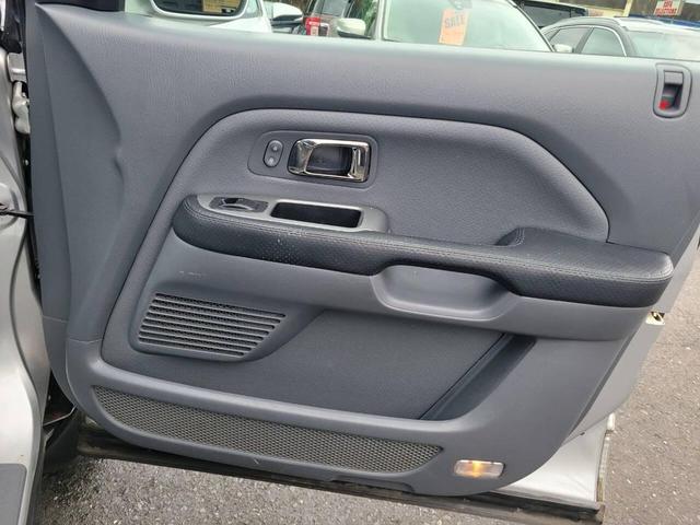 Photo of 2005 Silver Honda Pilot