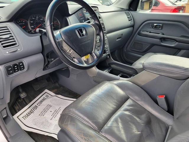 Photo of 2005 Silver Honda Pilot
