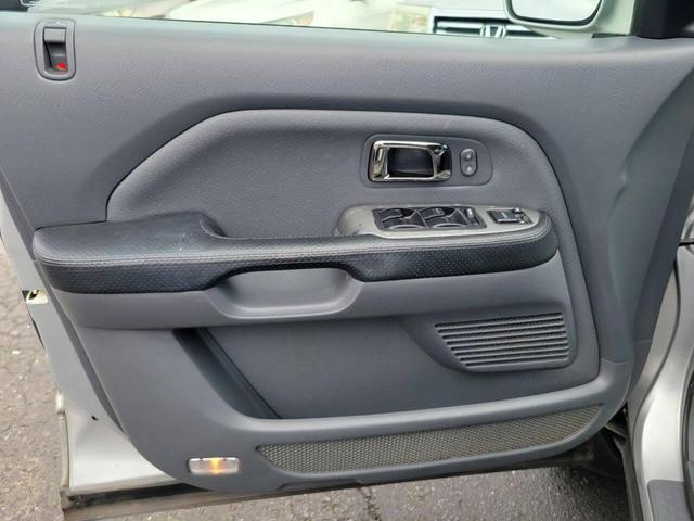 Photo of 2005 Silver Honda Pilot