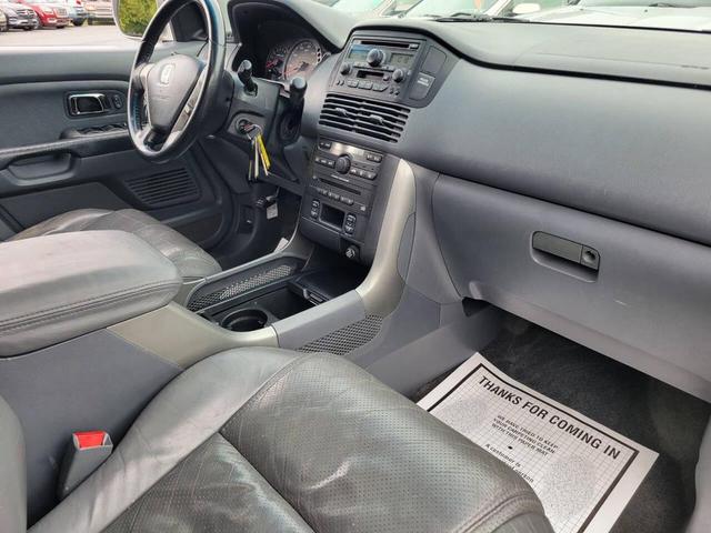 Photo of 2005 Silver Honda Pilot