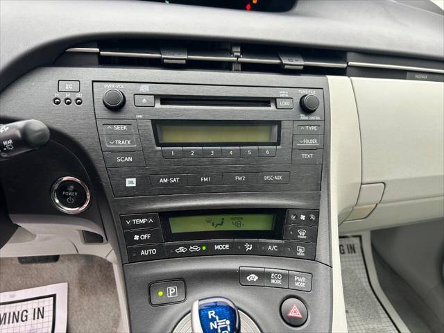 Photo of 2011 White Toyota Prius