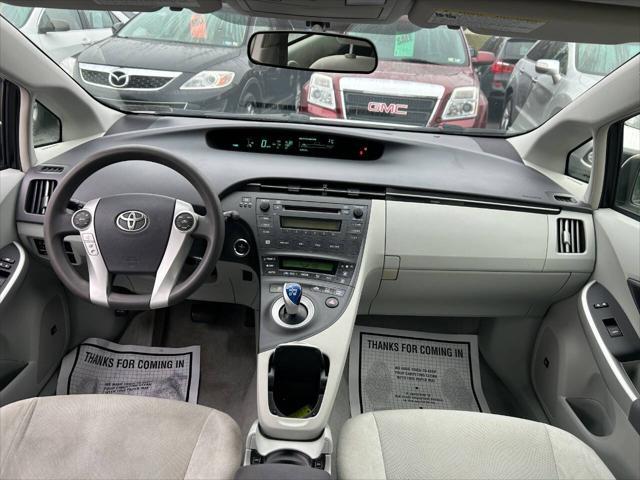 Photo of 2011 White Toyota Prius