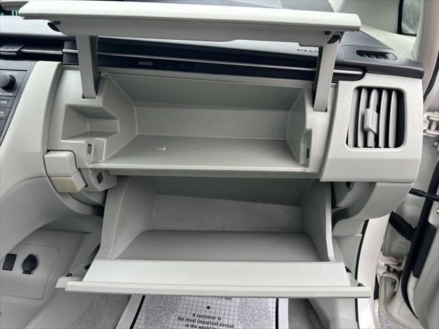 Photo of 2011 White Toyota Prius