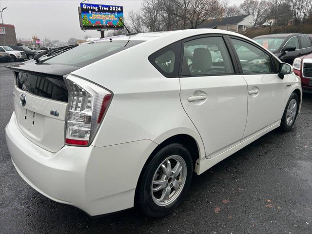 Photo of 2011 White Toyota Prius