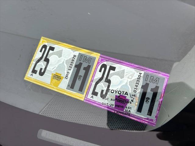 Photo of 2011 White Toyota Prius