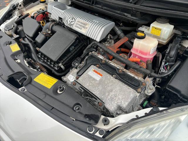Photo of 2011 White Toyota Prius