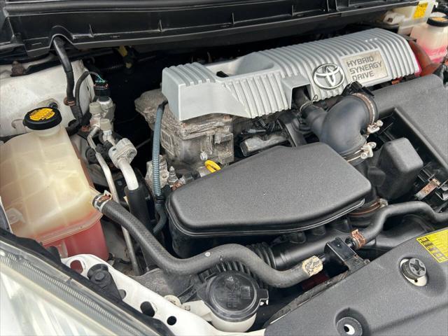 Photo of 2011 White Toyota Prius