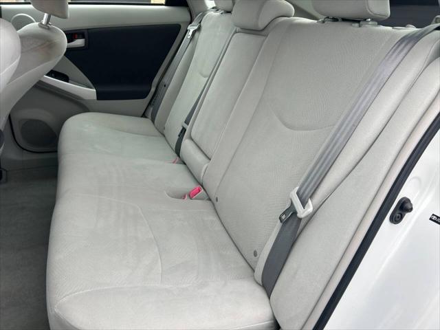 Photo of 2011 White Toyota Prius