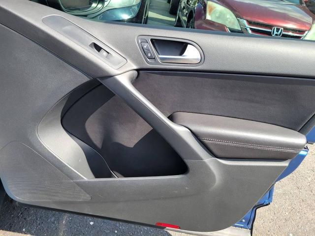 Photo of 2017 Blue Volkswagen Tiguan