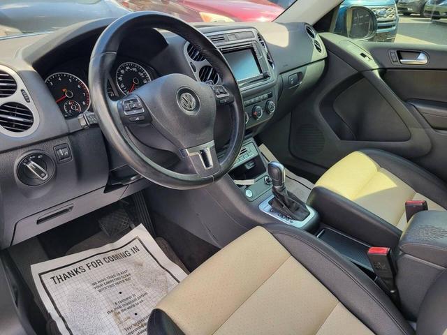 Photo of 2017 Blue Volkswagen Tiguan