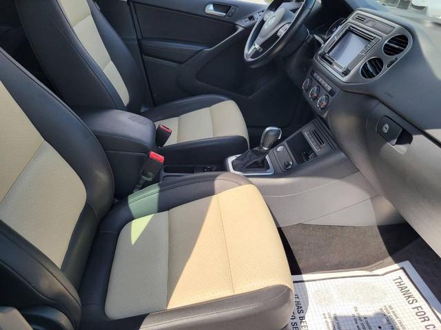 Photo of 2017 Blue Volkswagen Tiguan