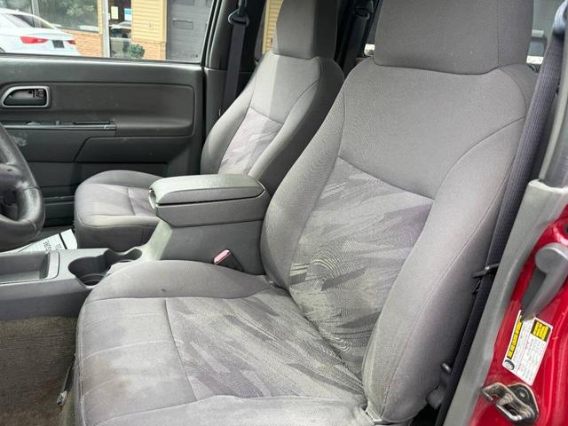 Photo of 2004 Burgundy Chevrolet Colorado