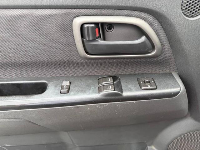 Photo of 2004 Burgundy Chevrolet Colorado