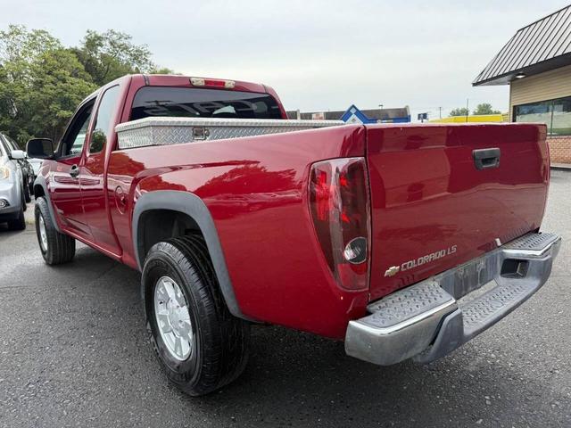 Photo of 2004 Burgundy Chevrolet Colorado