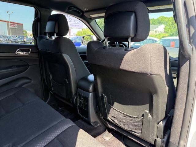 Photo of 2018 White Jeep Grand Cherokee