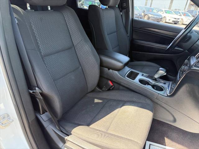 Photo of 2018 White Jeep Grand Cherokee