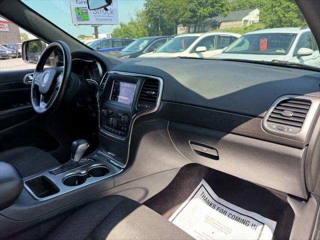 Photo of 2018 White Jeep Grand Cherokee