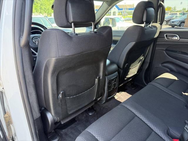 Photo of 2018 White Jeep Grand Cherokee
