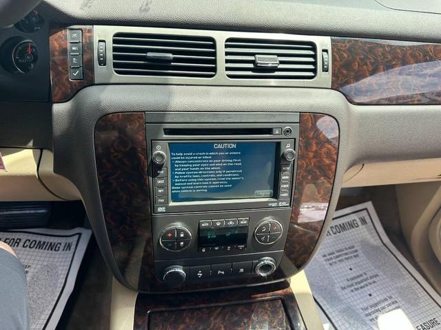 Photo of 2011 White GMC Yukon XL