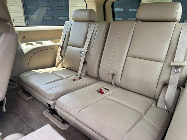 Photo of 2011 White GMC Yukon XL