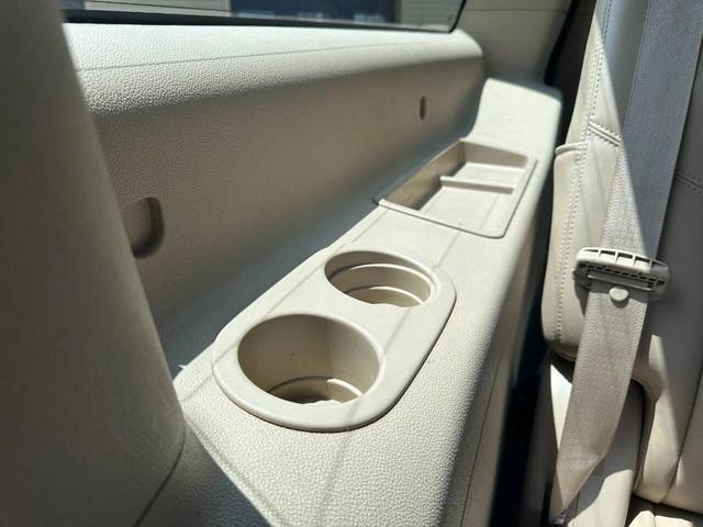 Photo of 2011 White GMC Yukon XL