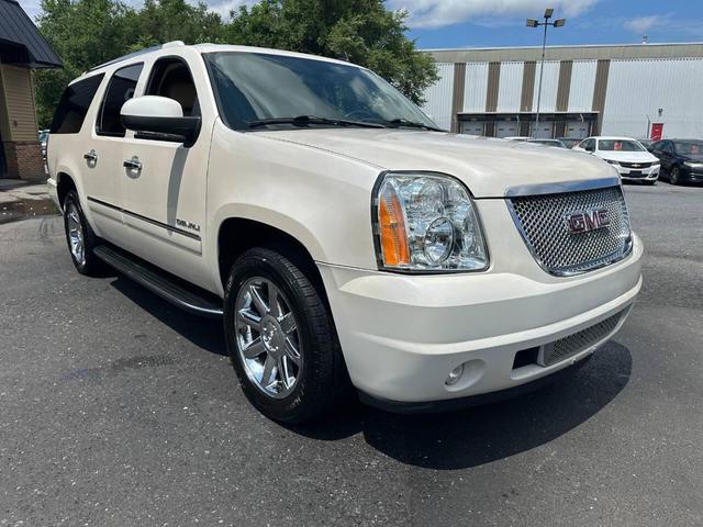 Photo of 2011 White GMC Yukon XL