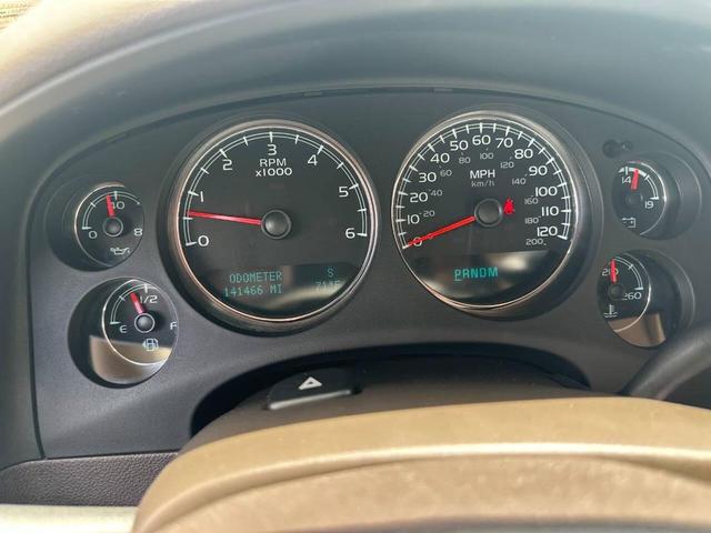 Photo of 2011 White GMC Yukon XL