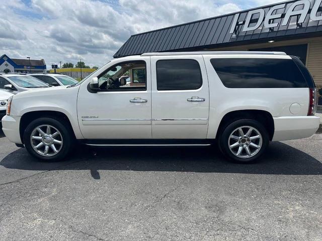 Photo of 2011 White GMC Yukon XL