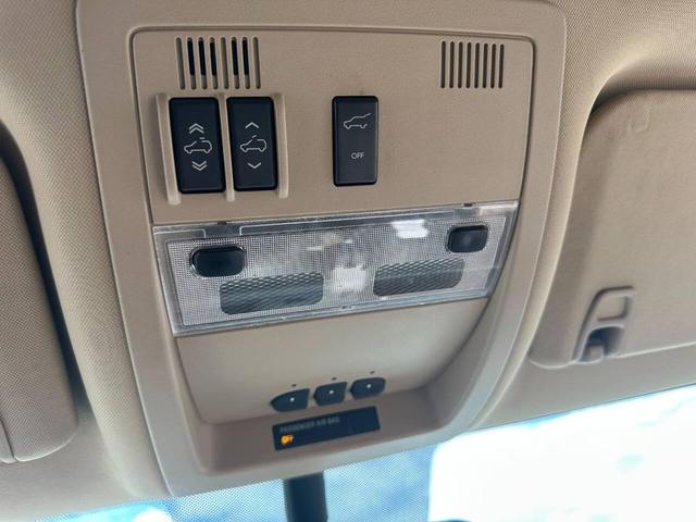 Photo of 2011 White GMC Yukon XL