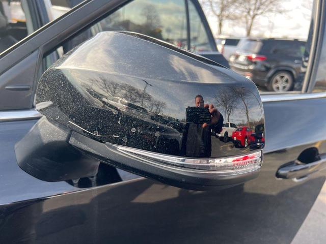 Photo of 2024 Midnight Black Metallic Toyota Grand Highlander