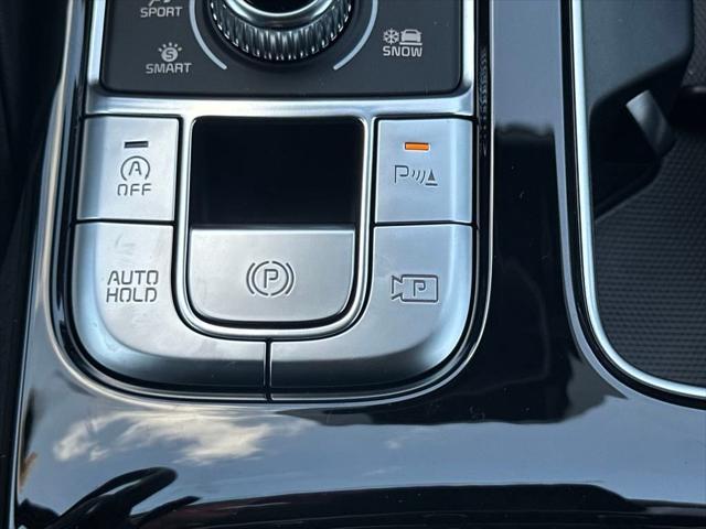 Photo of 2025 Ebony Black Kia Telluride
