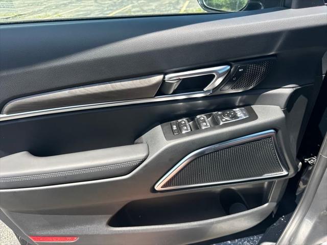 Photo of 2025 Ebony Black Kia Telluride