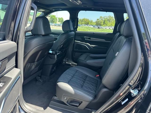 Photo of 2025 Ebony Black Kia Telluride