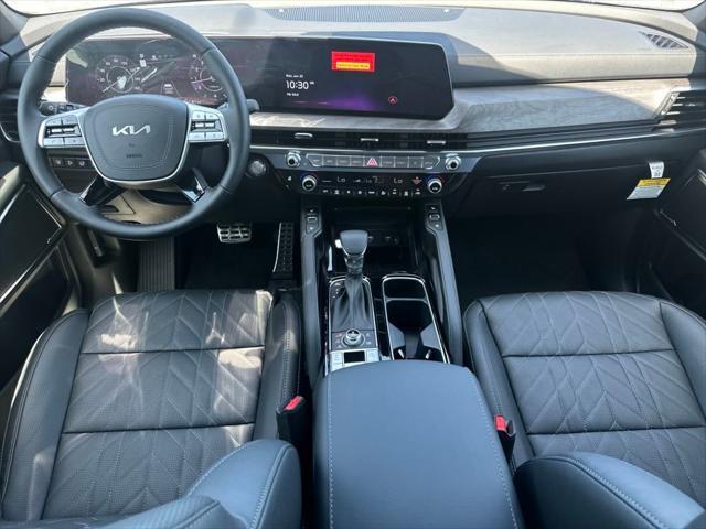 Photo of 2025 Ebony Black Kia Telluride