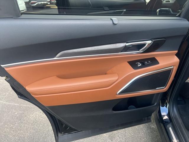 Photo of 2025 Ebony Black Kia Telluride