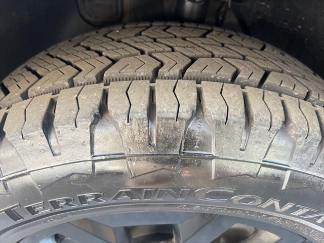 Photo of 2025 Ebony Black Kia Telluride