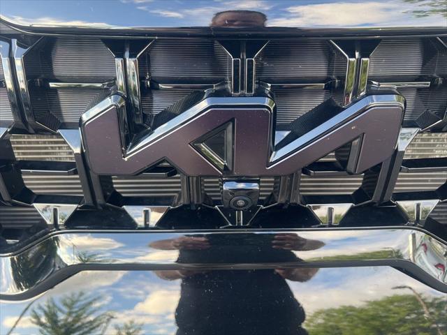 Photo of 2025 Ebony Black Kia Telluride