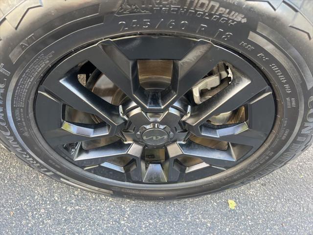 Photo of 2025 Ebony Black Kia Telluride