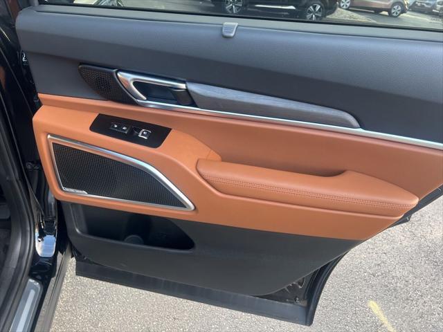 Photo of 2025 Ebony Black Kia Telluride