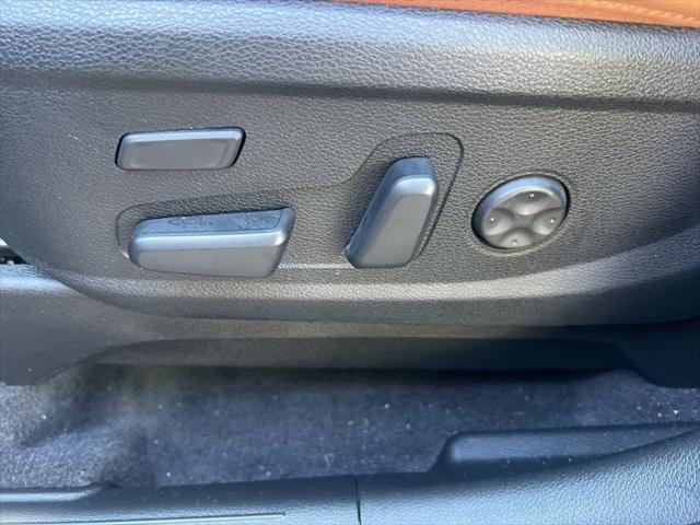 Photo of 2025 Ebony Black Kia Telluride