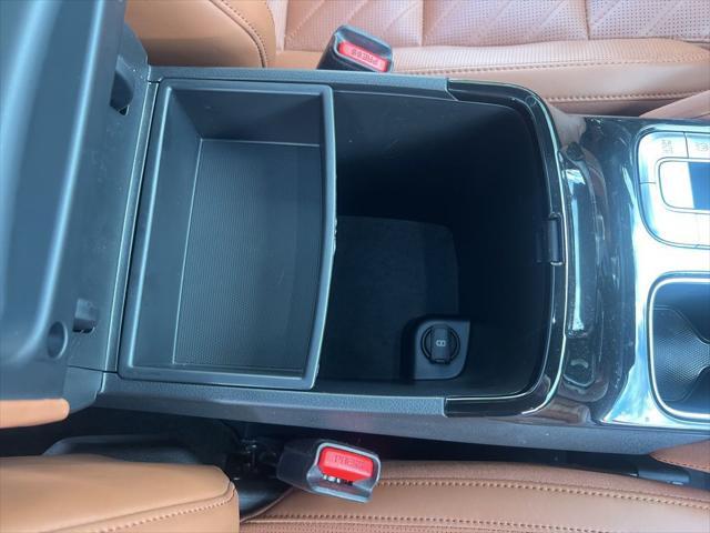 Photo of 2025 Ebony Black Kia Telluride