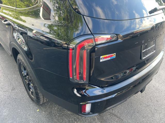 Photo of 2025 Ebony Black Kia Telluride