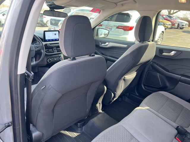 Photo of 2021 Silver Metallic Ford Escape