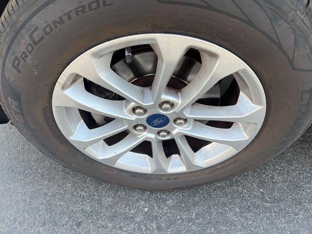 Photo of 2021 Silver Metallic Ford Escape