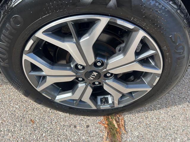 Photo of 2021 Steel Gray Kia Seltos