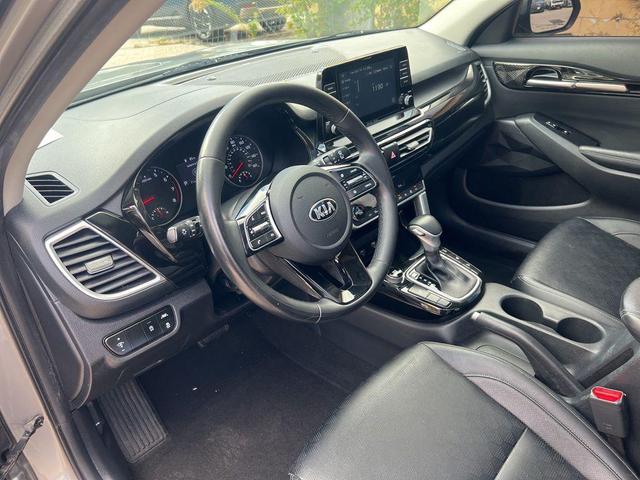 Photo of 2021 Steel Gray Kia Seltos